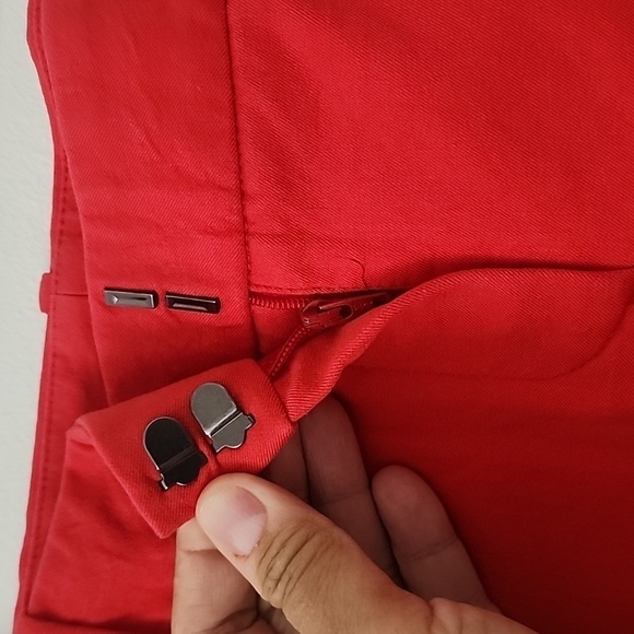 Theory Yanera Red Cotton Stretch Bermuda Walking Shorts Size 2 - Picture 6 of 11